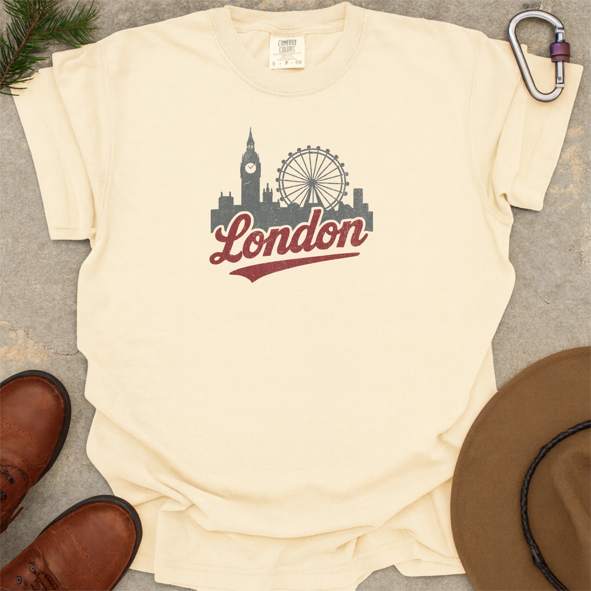 London England Skyline with Retro Swoosh Comfort Colors Souvenir T-Shirt