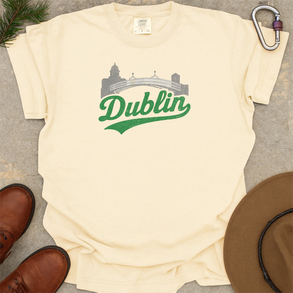 Dublin Ireland Skyline with Retro Swoosh Comfort Colors Souvenir T-Shirt