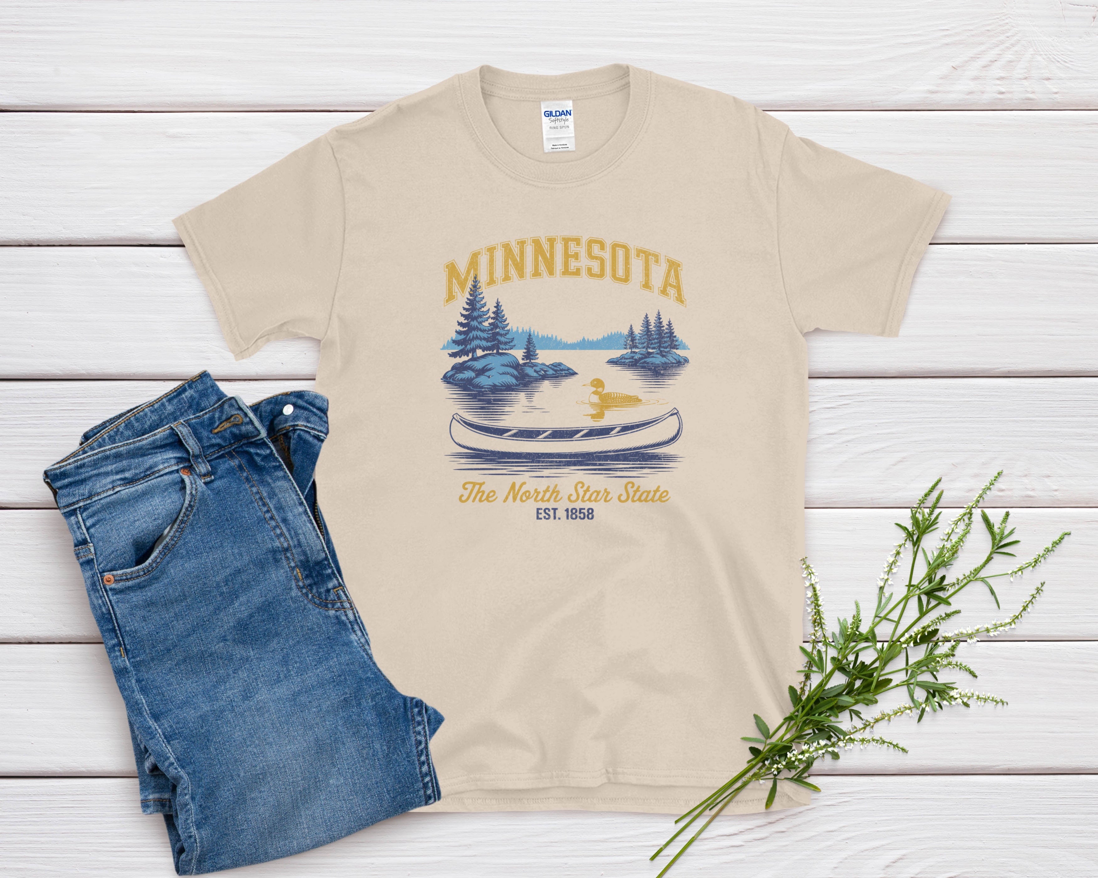 Minnesota Souvenir T Shirt, Vintage Minnesota Tee, State Collector Shirt, Midwest Vacation Gift, Explore Minnesota Top