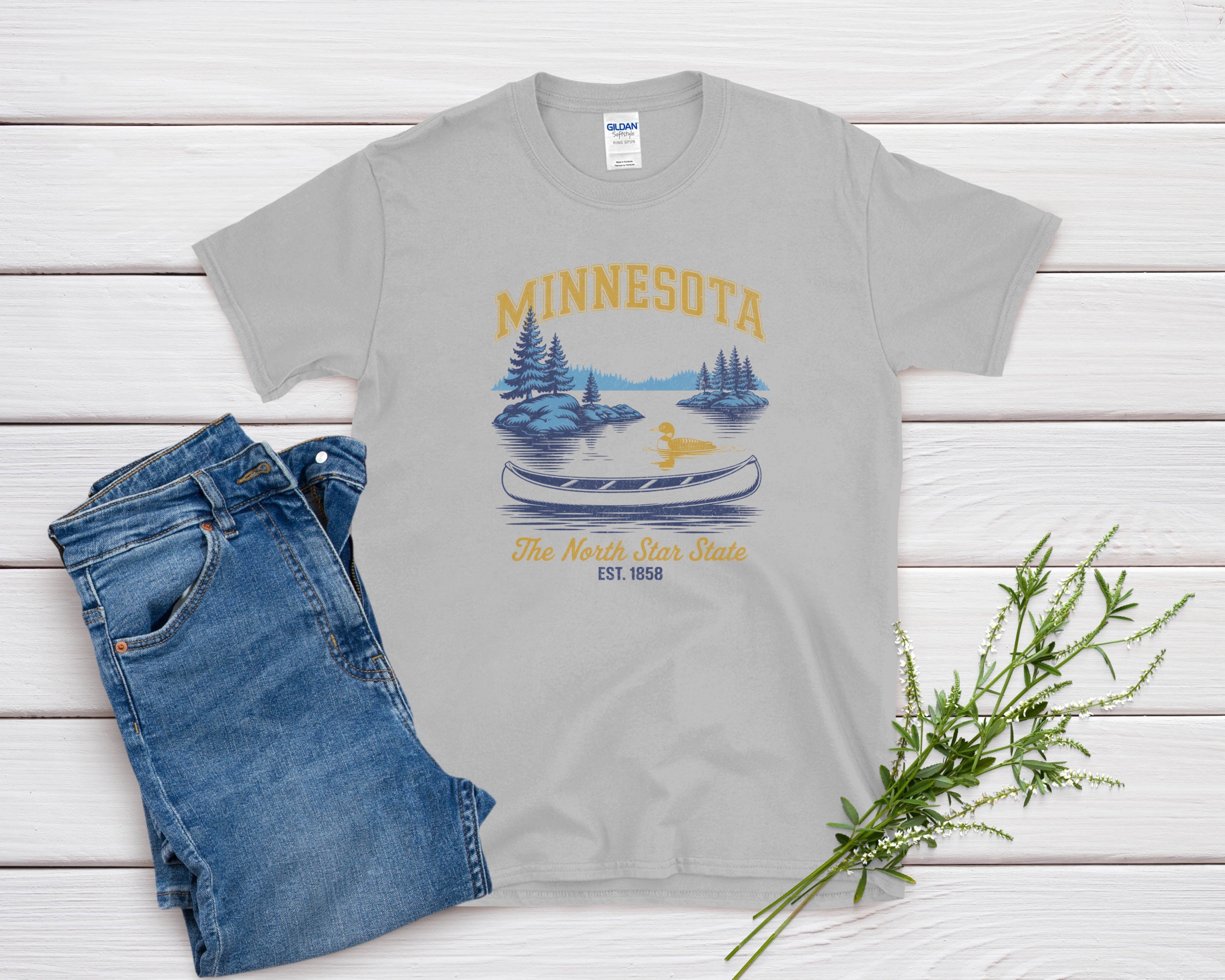 Minnesota Souvenir T Shirt, Vintage Minnesota Tee, State Collector Shirt, Midwest Vacation Gift, Explore Minnesota Top